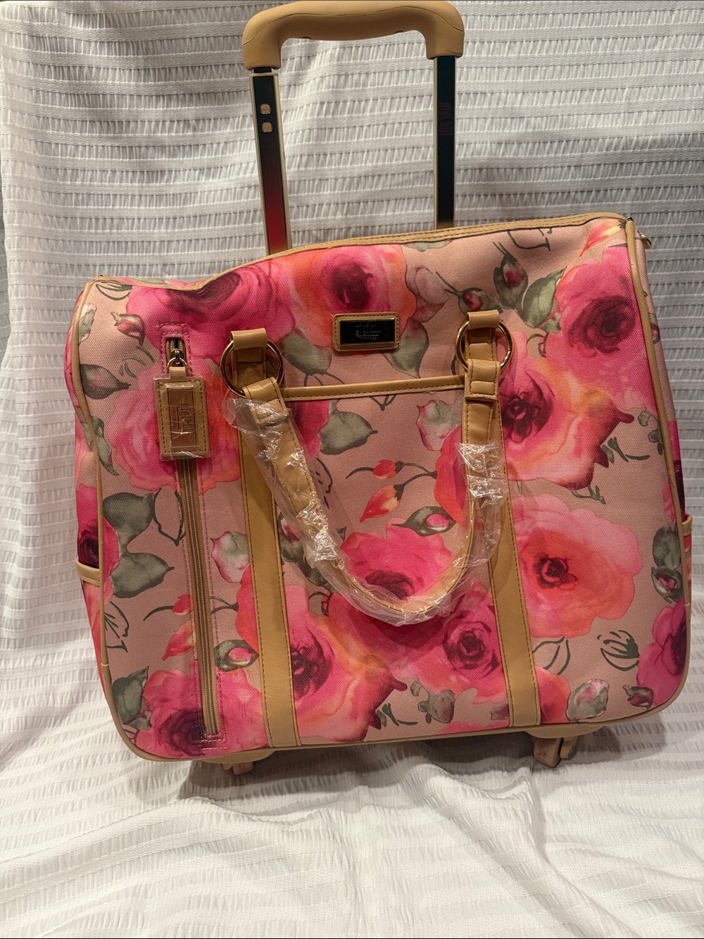 NEW GIGI Hill Los Angelas Pink Floral spinner rolling carry on weekender bags